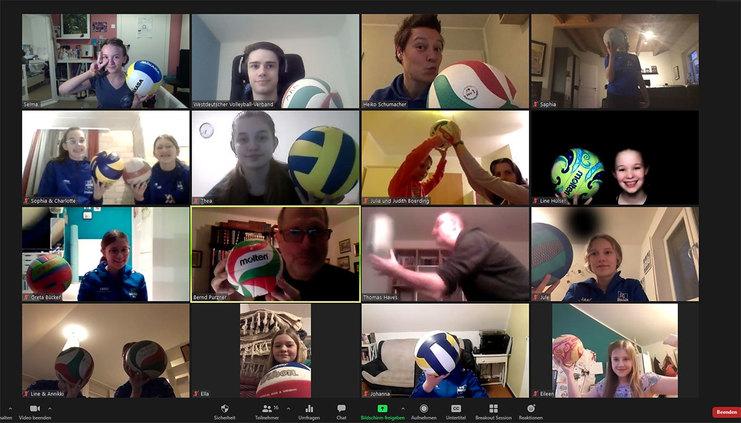 Bernd Purzner, Nachwuchskoordinator des WVV und Spielleiter des Duells Max Schlenger Bufdi beim WVV und Anschreiber für die Punkte Heike Schumacher, Trainerin Falke Saerbeck Julia Börding, Trainerin SC DK Everswinkel Thomas Haves, Trainer SC DK Everswinke Teilnehmende am WVV-Online-Duell